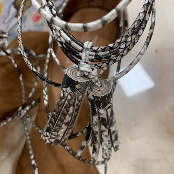 JEFFREY CAMPBELL FOR FREE PEOPLE KINSIE STRAPPY SNAKE SANDALS IN BEIGE SIZE 8 - Picture 7 of 15